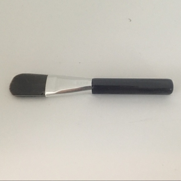 Tarte Mini Flat Foundation Brush - Picture 3 of 4